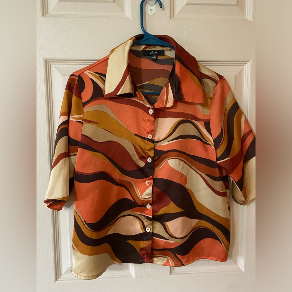 Lulu’s Abstract Orange Yellow Brown Red Swirl Pattern Cropped Blouse Camp Shirt